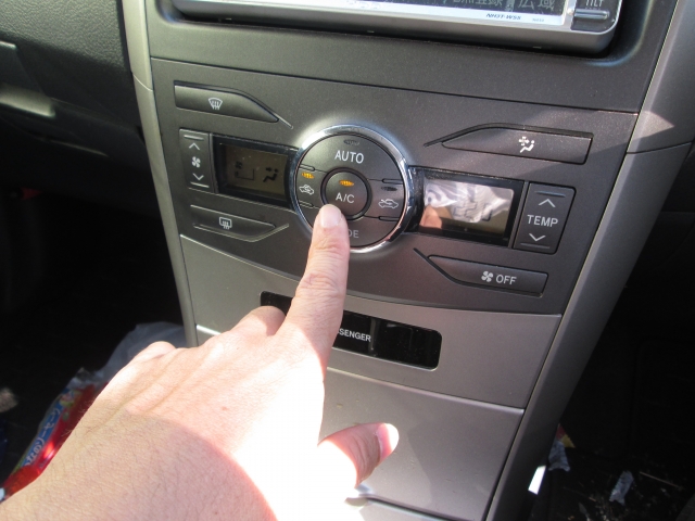 車　エアコン　ボタン